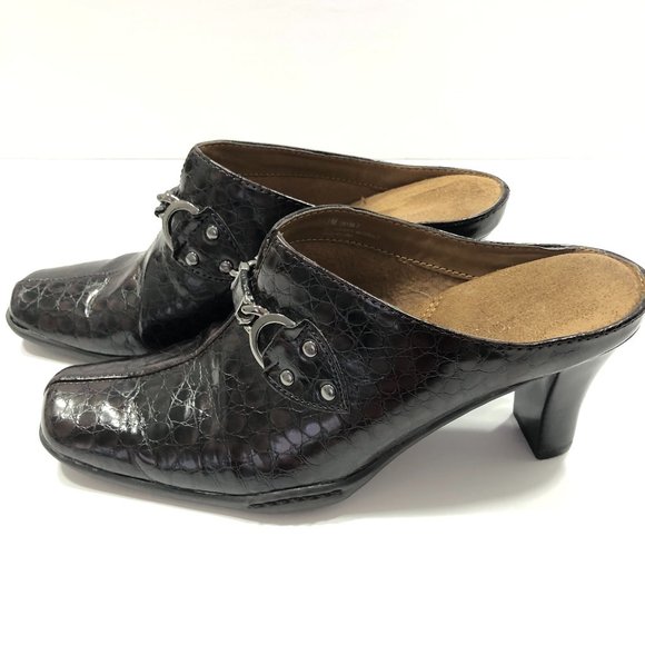Aerosoles Brown/Wine Moc Croc Patent Mule clogs Chain front Womans size 7B - Picture 1 of 16